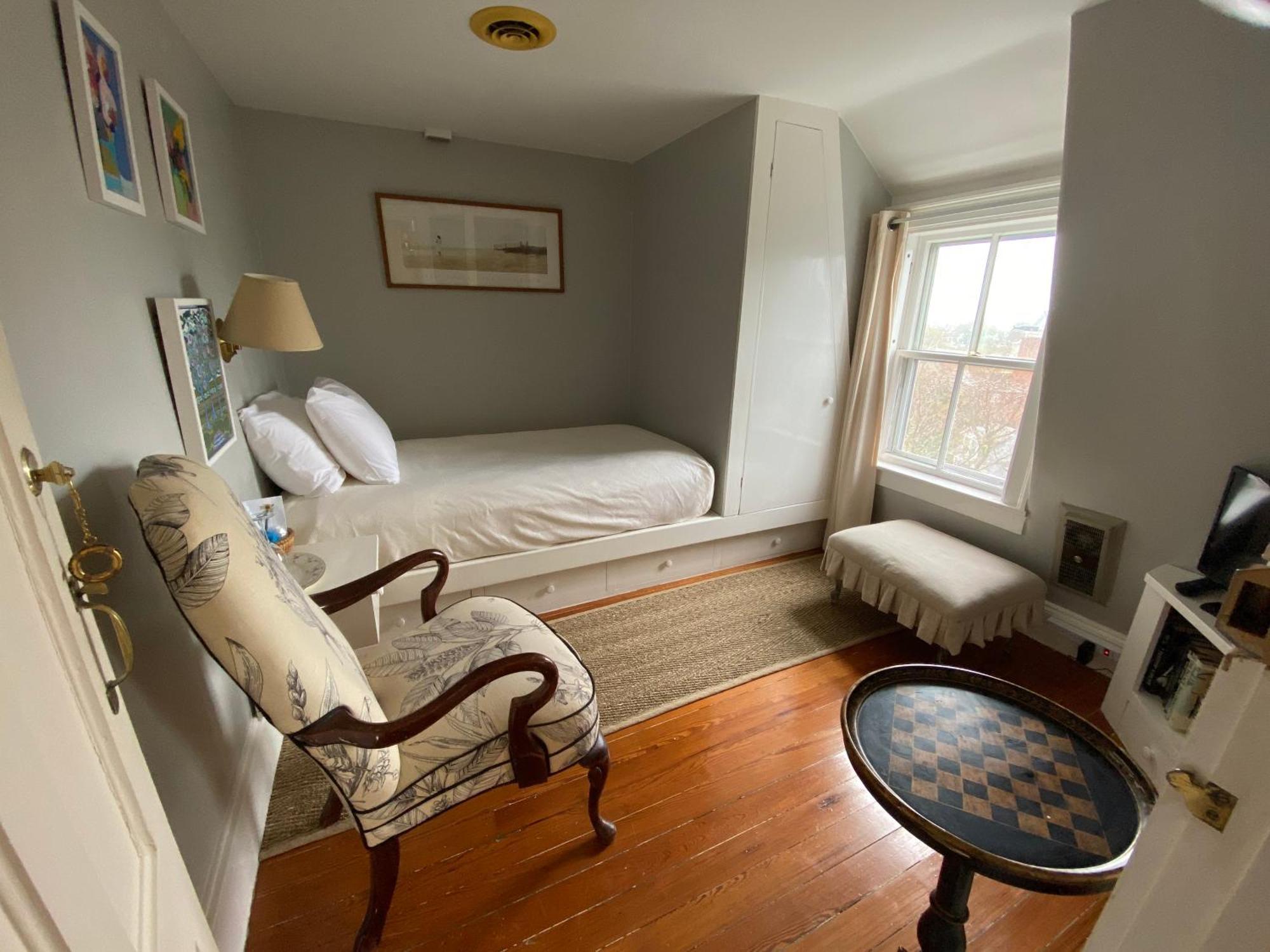 Cliff Lodge Nantucket Room photo